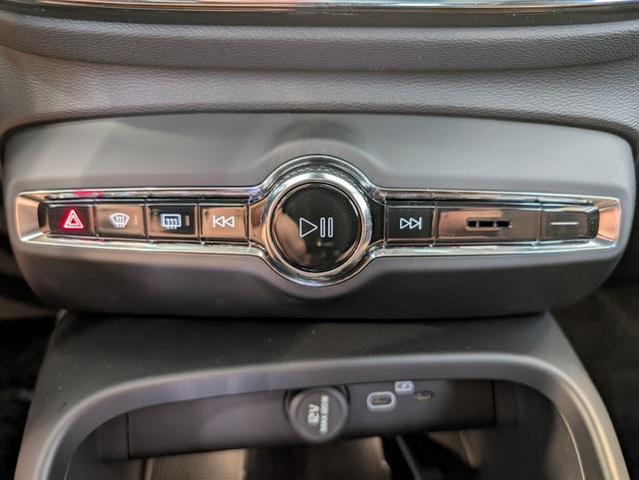 Photo of 2025 Blue Volvo XC40