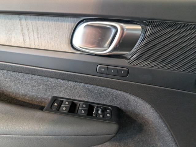 Photo of 2025 Blue Volvo XC40
