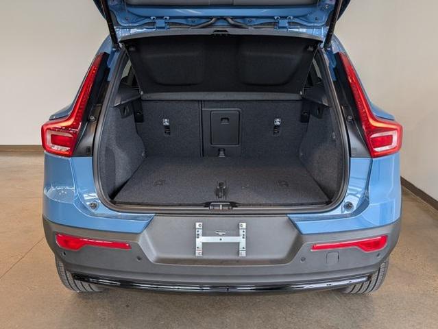 Photo of 2025 Blue Volvo XC40