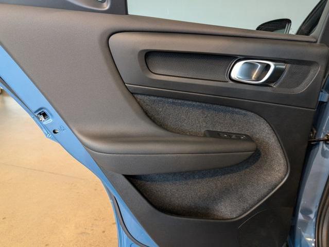 Photo of 2025 Blue Volvo XC40