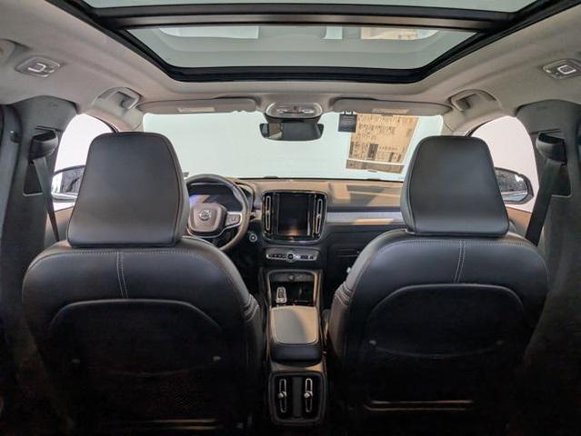 Photo of 2025 Blue Volvo XC40