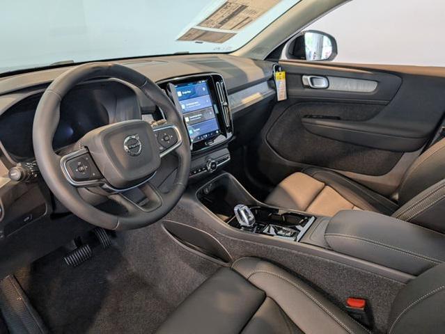 Photo of 2025 Blue Volvo XC40
