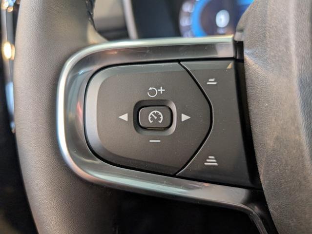 Photo of 2025 Blue Volvo XC40