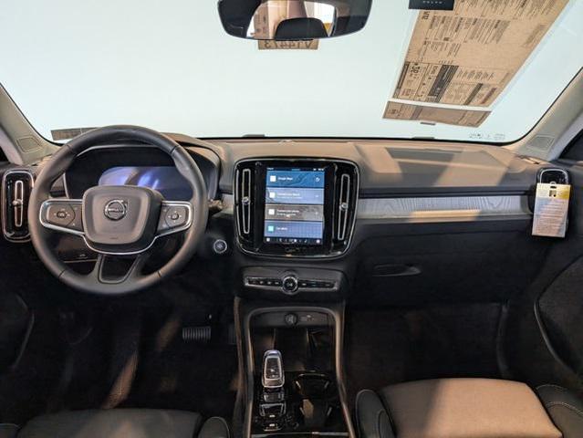 Photo of 2025 Blue Volvo XC40