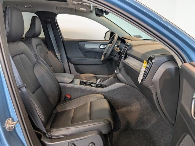 Photo of 2025 Blue Volvo XC40