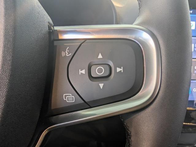 Photo of 2025 Crystal White Pearl Volvo XC40