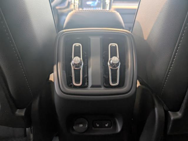 Photo of 2025 Crystal White Pearl Volvo XC40