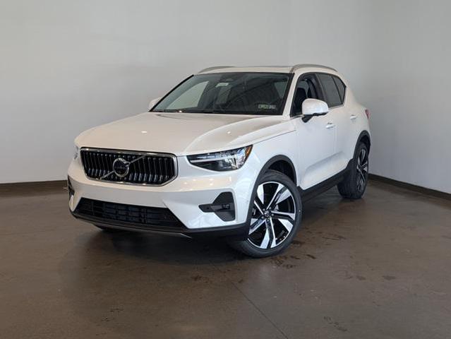 Photo of 2025 Crystal White Pearl Volvo XC40