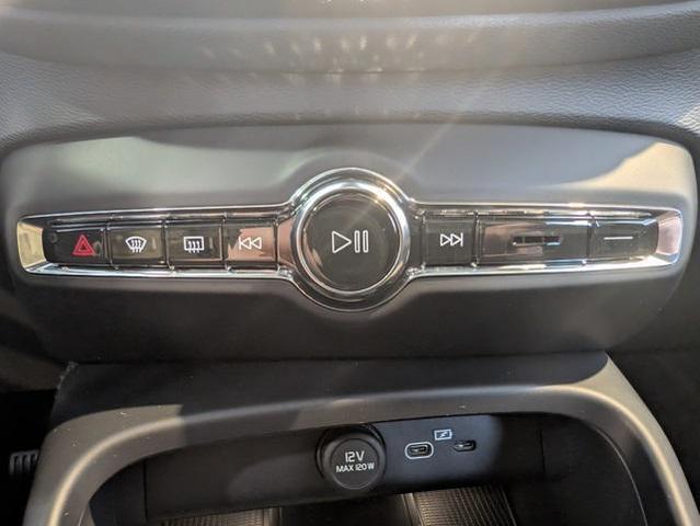Photo of 2025 Crystal White Pearl Volvo XC40