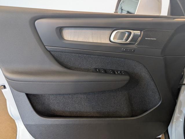Photo of 2025 Crystal White Pearl Volvo XC40