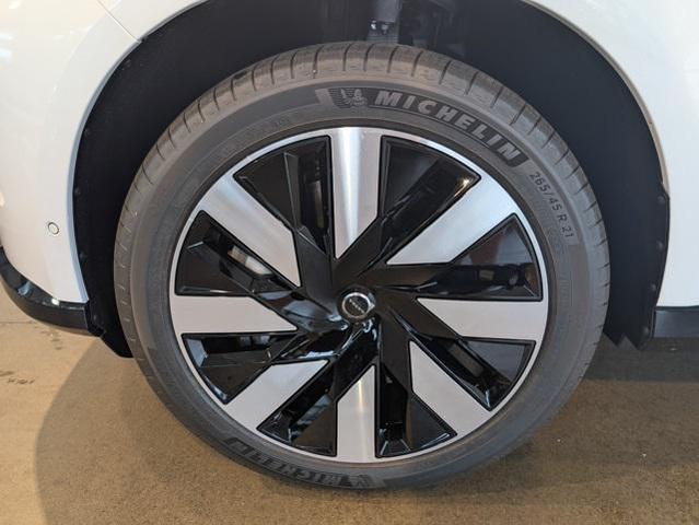 Photo of 2025 Crystal White Metallic Volvo EX90