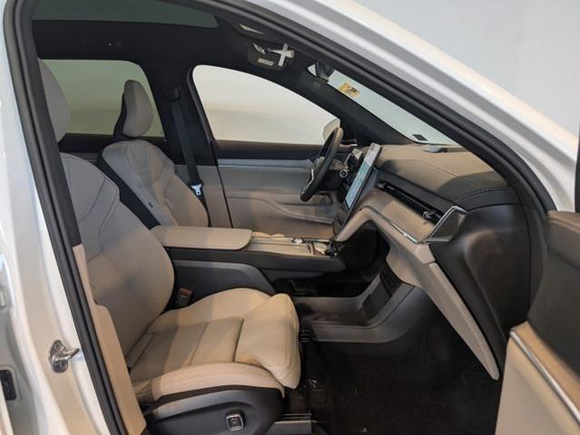 Photo of 2025 Crystal White Metallic Volvo EX90