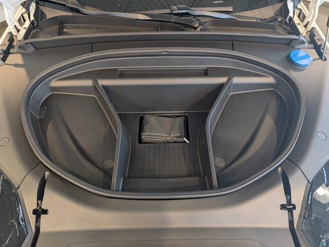 Photo of 2025 Crystal White Metallic Volvo EX90