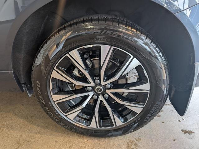 Photo of 2025 Denim Blue Metallic Volvo XC60