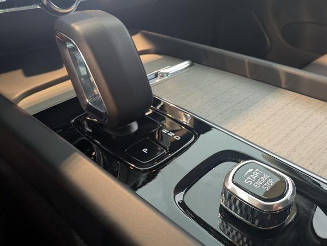 Photo of 2025 Onyx Black Metallic Volvo XC60