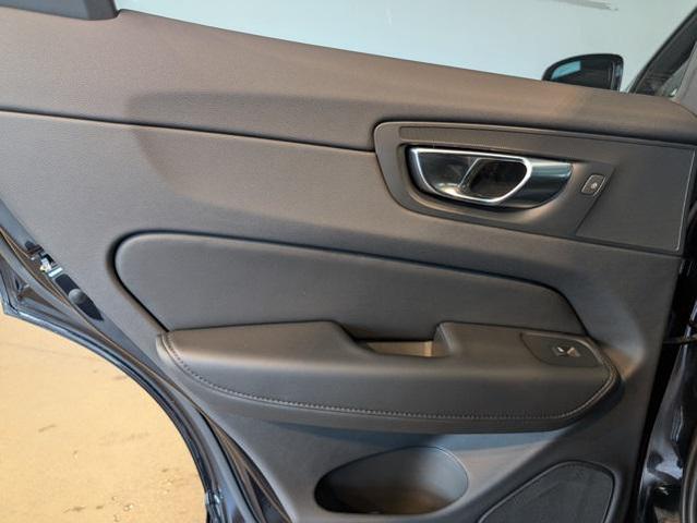 Photo of 2025 Onyx Black Metallic Volvo XC60