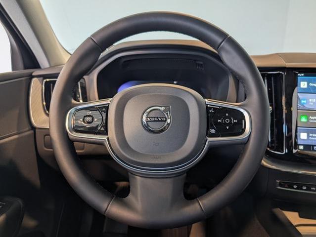 Photo of 2025 Onyx Black Metallic Volvo XC60