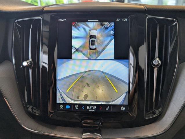 Photo of 2025 Onyx Black Metallic Volvo XC60