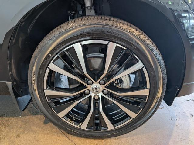 Photo of 2025 Onyx Black Metallic Volvo XC60