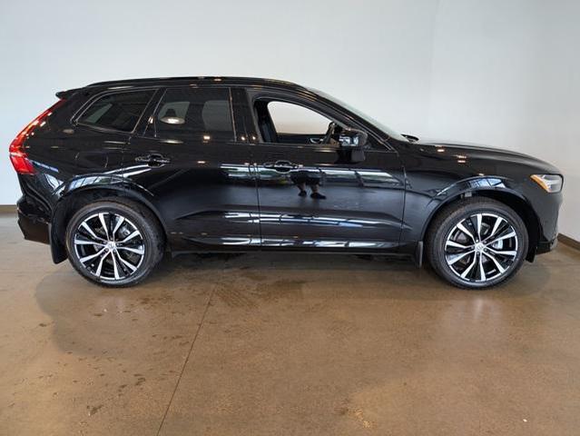 Photo of 2025 Onyx Black Metallic Volvo XC60