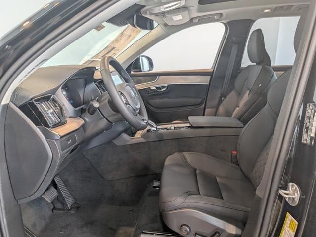 Photo of 2025 Onyx Black Metallic Volvo XC90