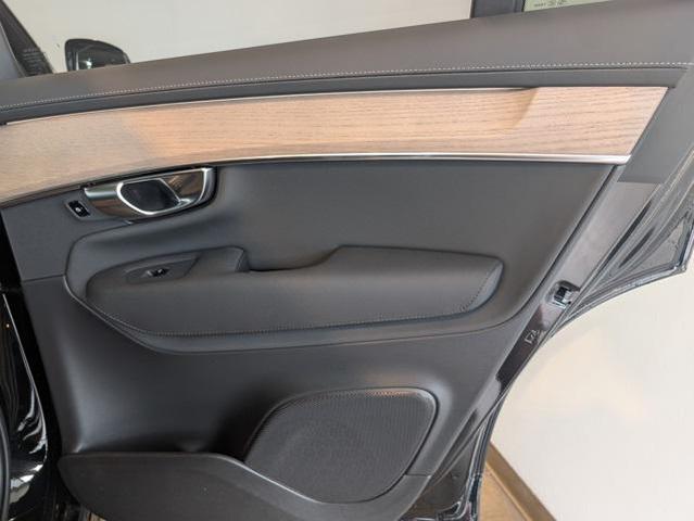 Photo of 2025 Onyx Black Metallic Volvo XC90