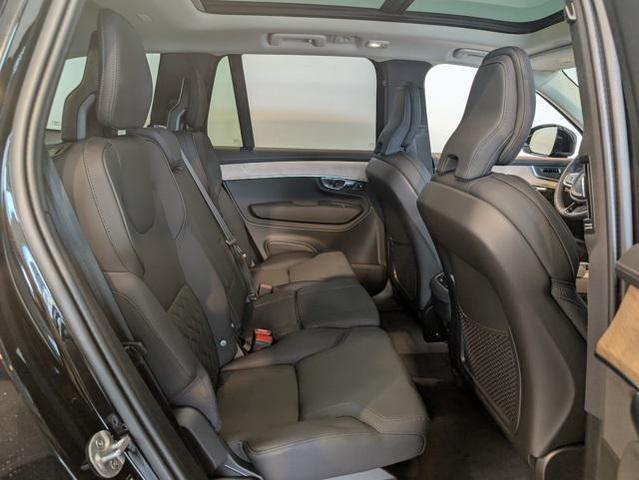 Photo of 2025 Onyx Black Metallic Volvo XC90