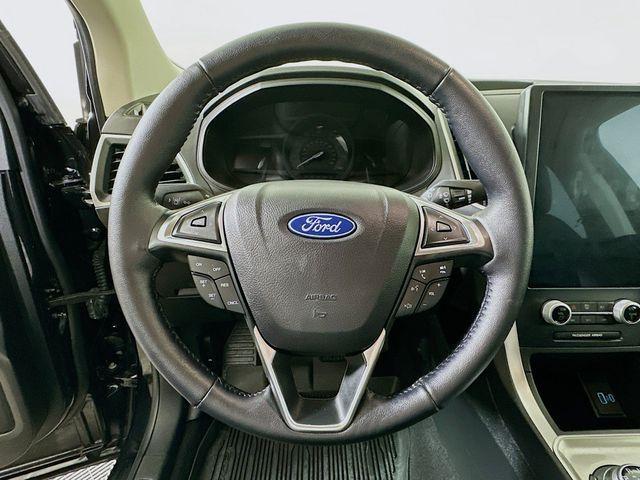 Photo of 2023 Agate Black Metallic Ford Edge