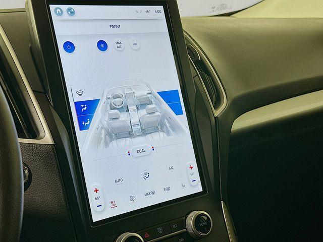 Photo of 2023 Agate Black Metallic Ford Edge