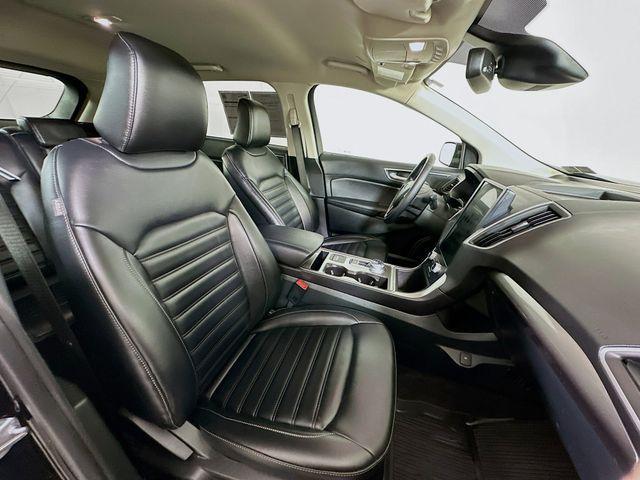 Photo of 2023 Agate Black Metallic Ford Edge
