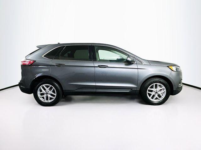 Photo of 2024 Carbonized Gray Metallic Ford Edge