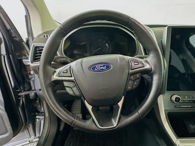 Photo of 2024 Carbonized Gray Metallic Ford Edge