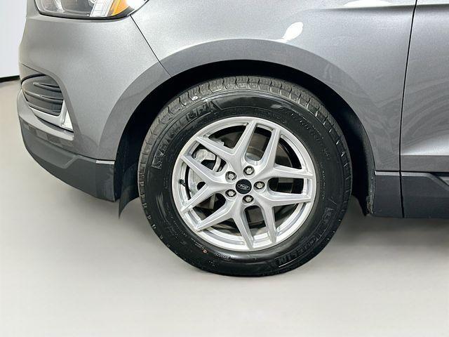 Photo of 2024 Carbonized Gray Metallic Ford Edge