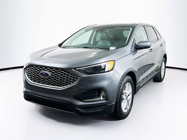 Photo of 2024 Carbonized Gray Metallic Ford Edge