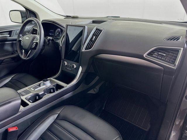 Photo of 2024 Carbonized Gray Metallic Ford Edge