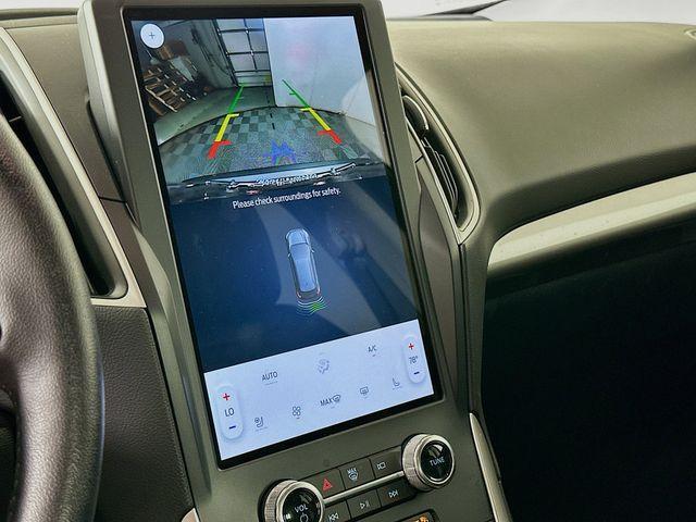 Photo of 2024 Carbonized Gray Metallic Ford Edge