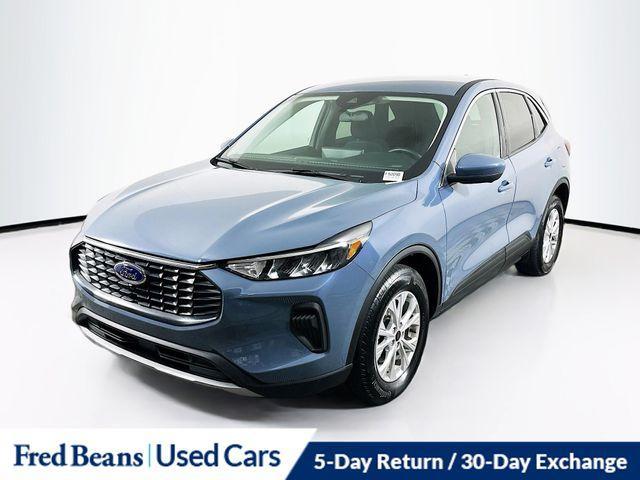 Photo of 2023 Vapor Blue Metallic Ford Escape