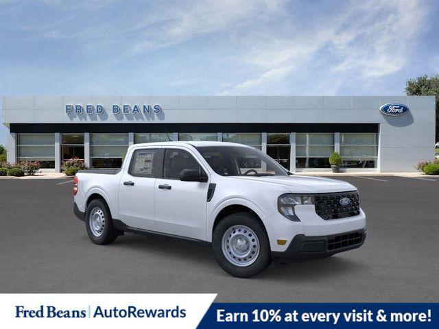 Photo of 2025 Space White Metallic Ford Maverick