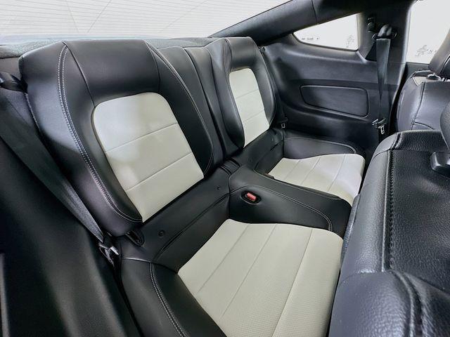 Photo of 2022 Oxford White Ford Mustang