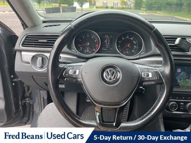 Photo of 2017 Urano Gray Volkswagen Passat