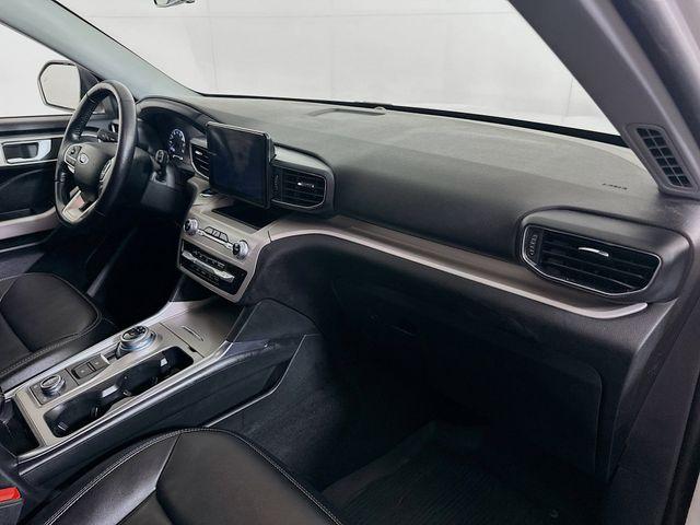Photo of 2023 Star White Ford Explorer