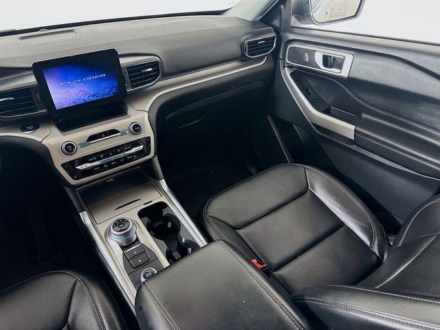 Photo of 2023 Star White Ford Explorer