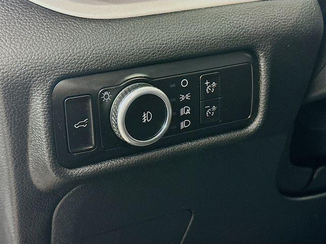 Photo of 2023 Star White Ford Explorer