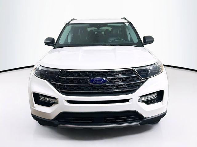 Photo of 2023 Star White Ford Explorer