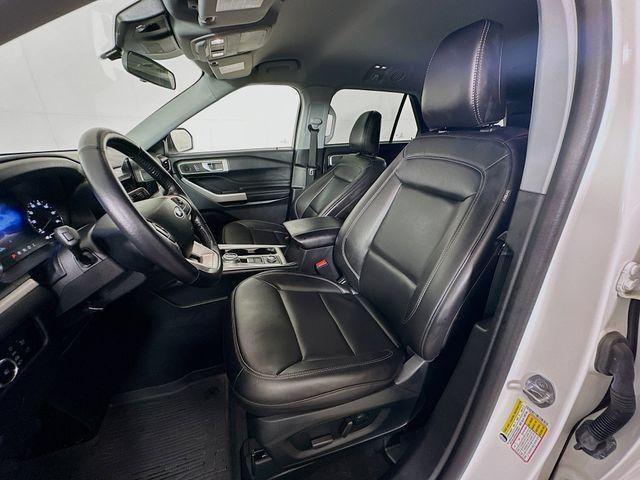 Photo of 2023 Star White Ford Explorer