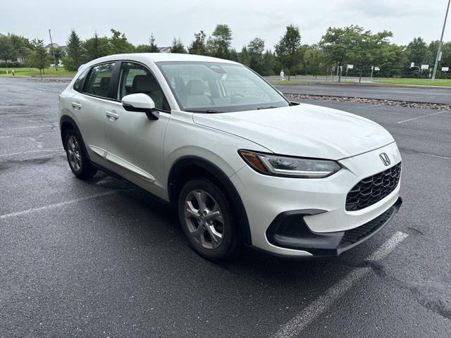 Photo of 2023 Platinum White Pearl Honda HR-V