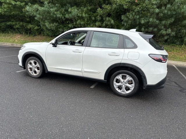 Photo of 2023 Platinum White Pearl Honda HR-V