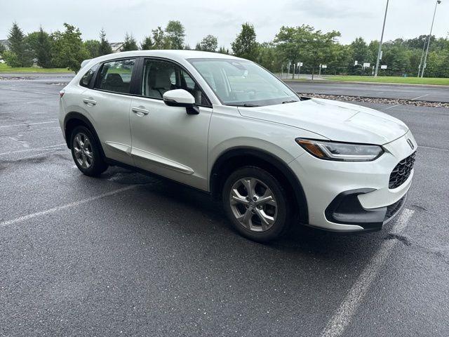 Photo of 2023 Platinum White Pearl Honda HR-V
