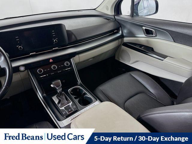 Photo of 2023 Deep Chroma Blue Kia Carnival