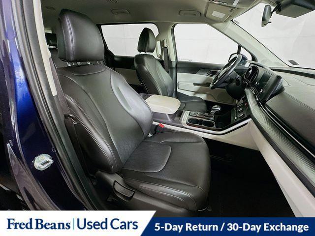 Photo of 2023 Deep Chroma Blue Kia Carnival